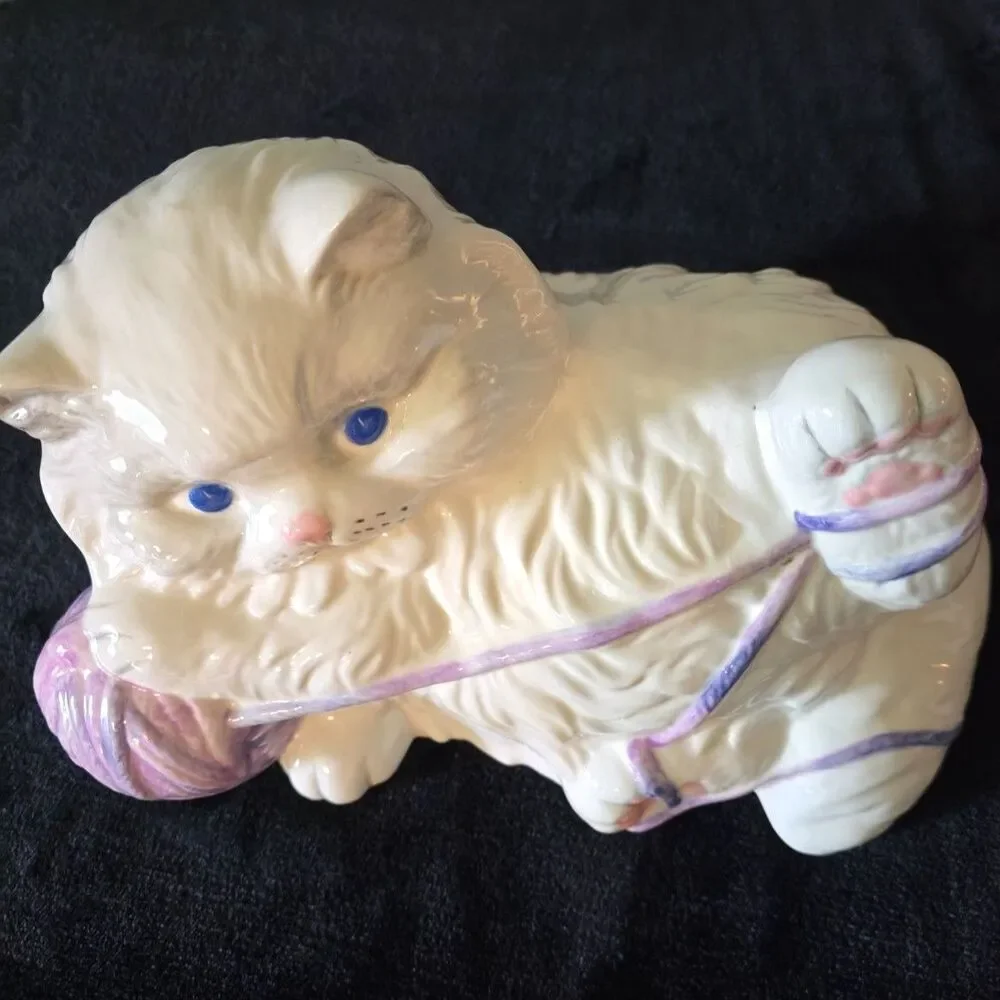 VTG White Ceramic Persian Cat Playing with Yarn Figure Kitty Kitten Statue 12”
